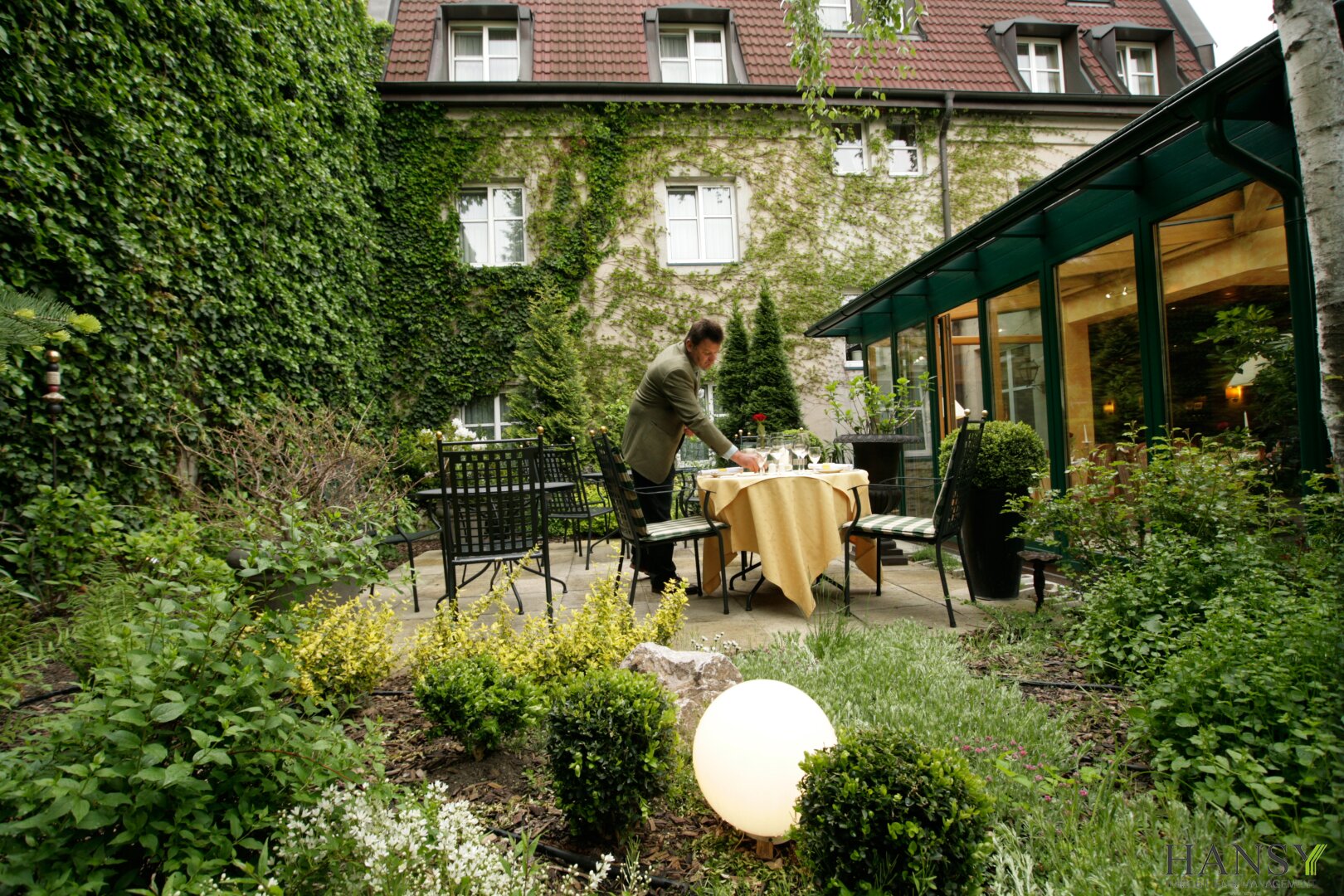 GUNTRAMSDORF: 4 Sterne Hotel - Modernisiert mit 35 Zimmern in guter Lage