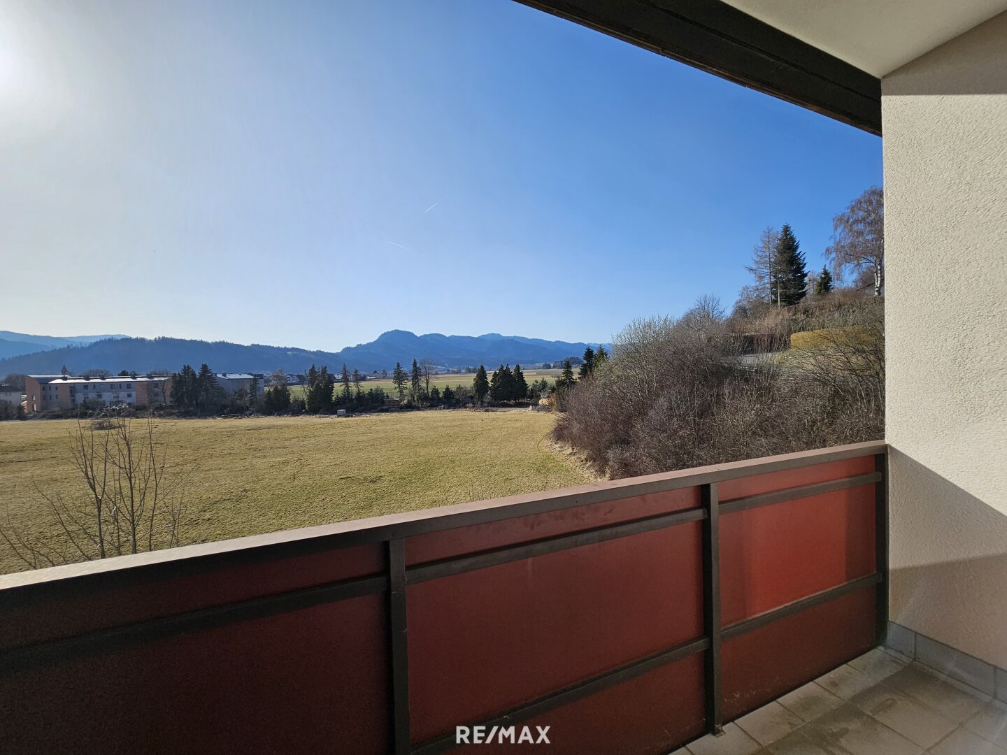 Helle 2-Zimmer-Wohnung mit Loggia und herrlicher Aussicht