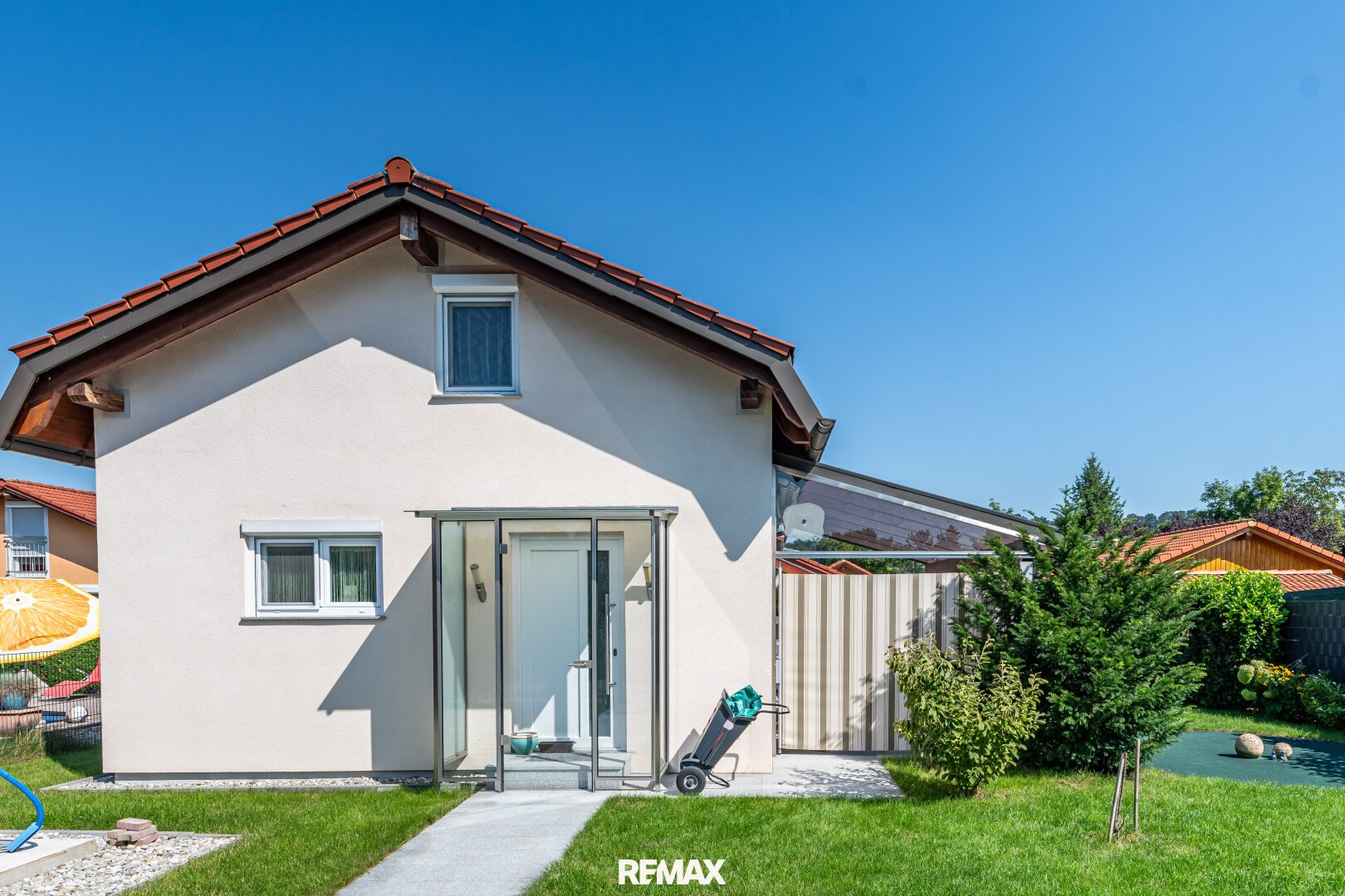 Auszeit am See – Gepflegtes Gartenhaus in Pucking