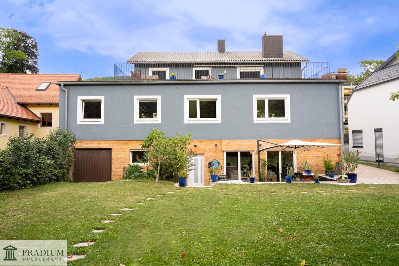 Vielseitiges Mehrparteienhaus mit Potenzial und herrlichem Ausblick in Hinterbrühl