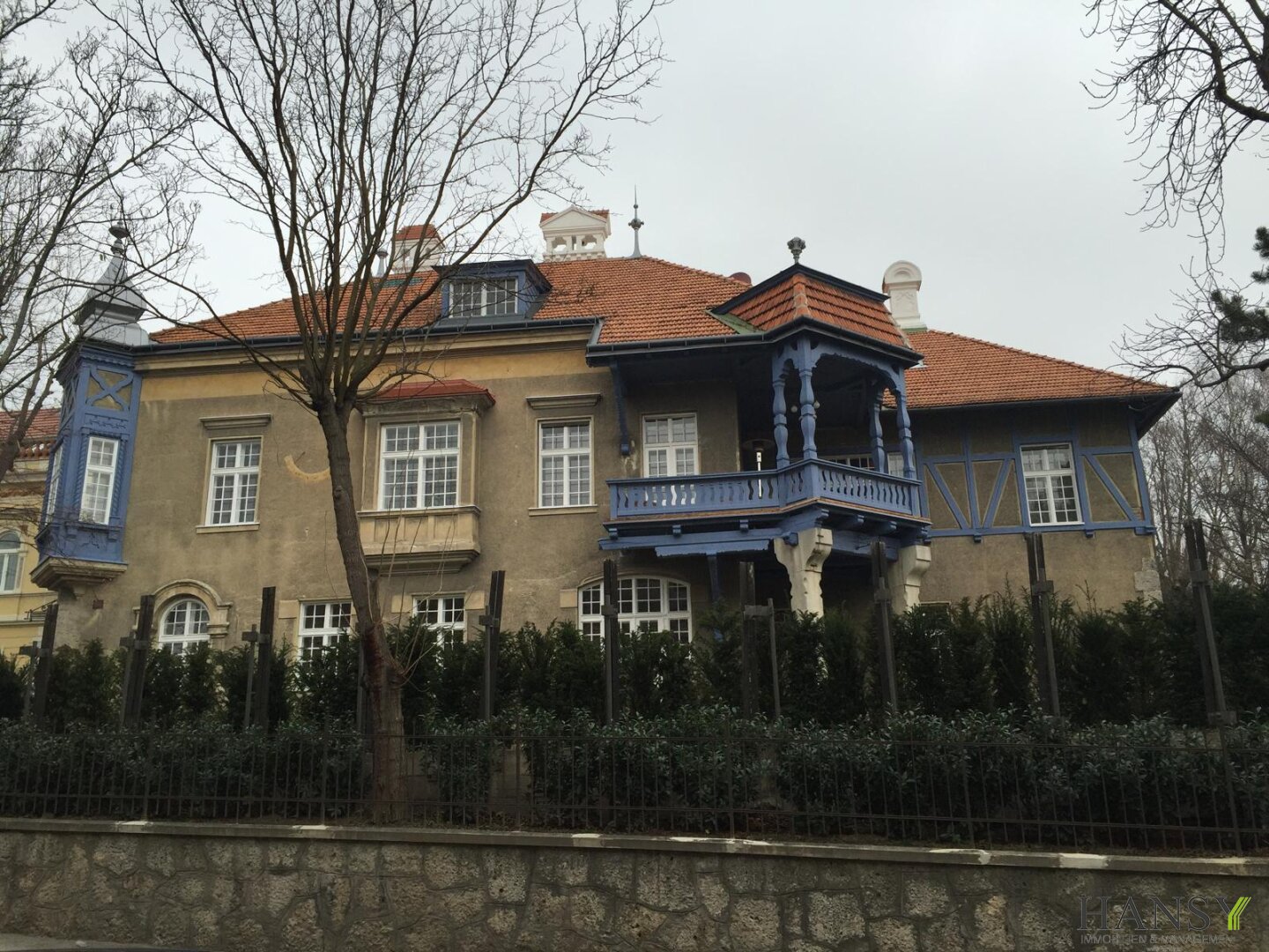 Repräsentative Villa in Bad Vöslau: 873 m², 18 Zimmer, Garten & 5 Stellplätze