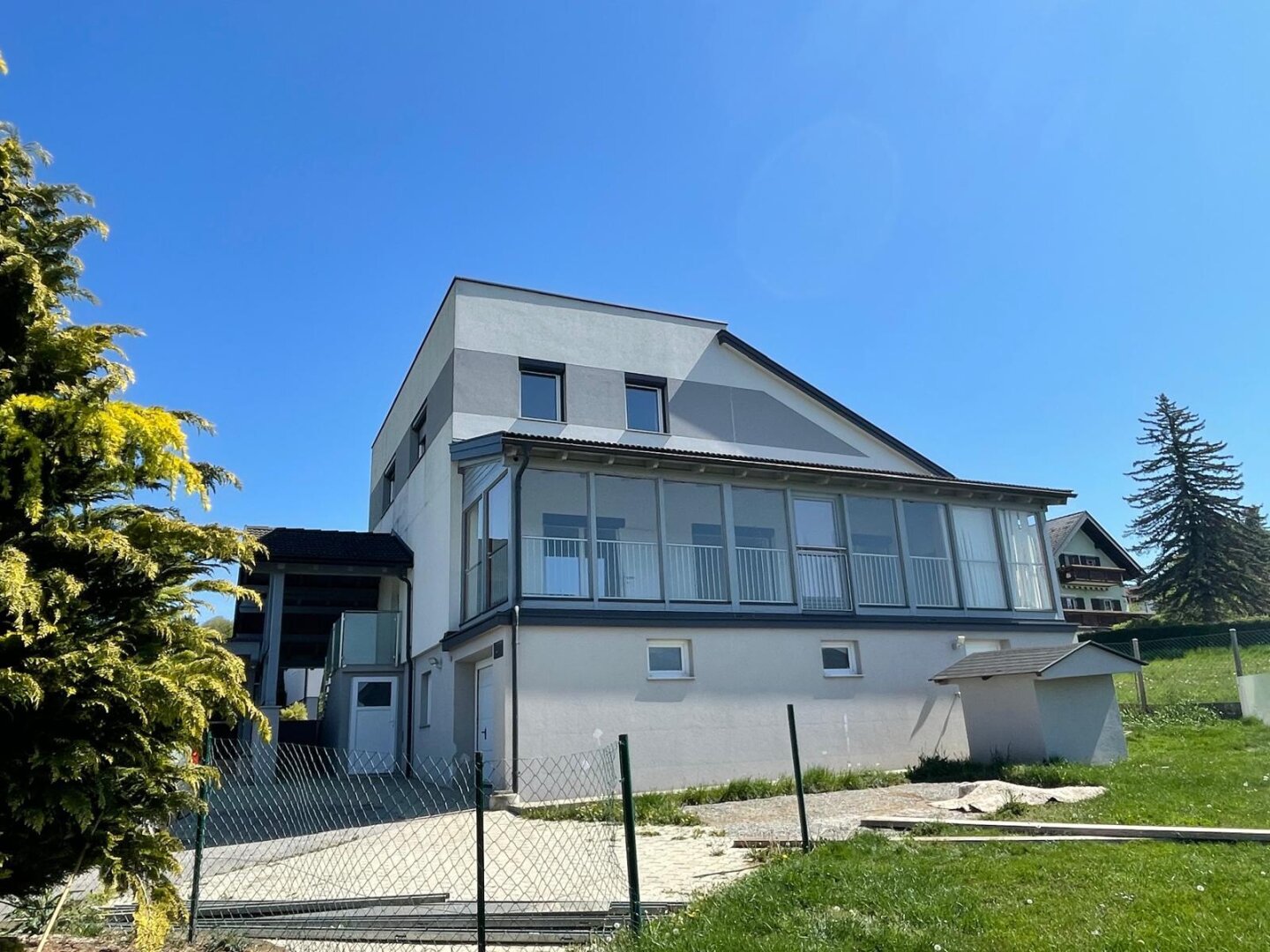 Modern adaptiertes Einfamilienhaus in sonniger Aussichtslage!