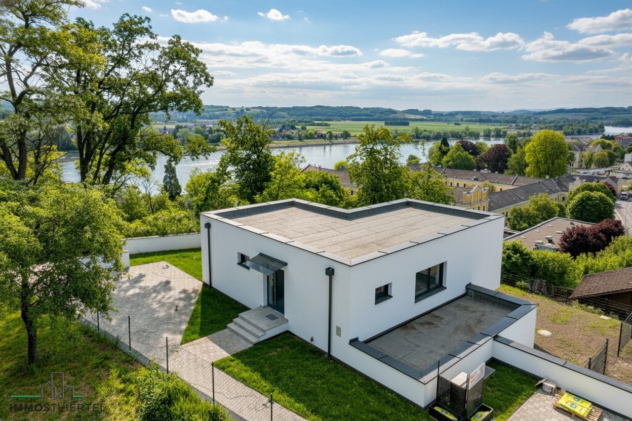 Einzigartige Neubauvilla mit Pool und herrlichen Donaublick!