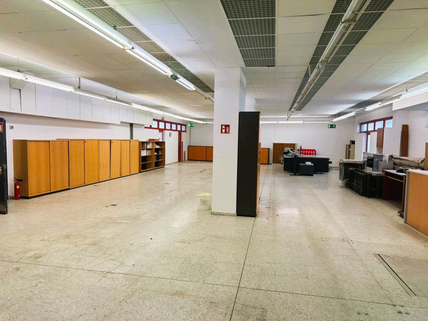 Gewerbefläche im EG | Büro | Sport | Praxis | Rolltor | Kauf oder Miete!