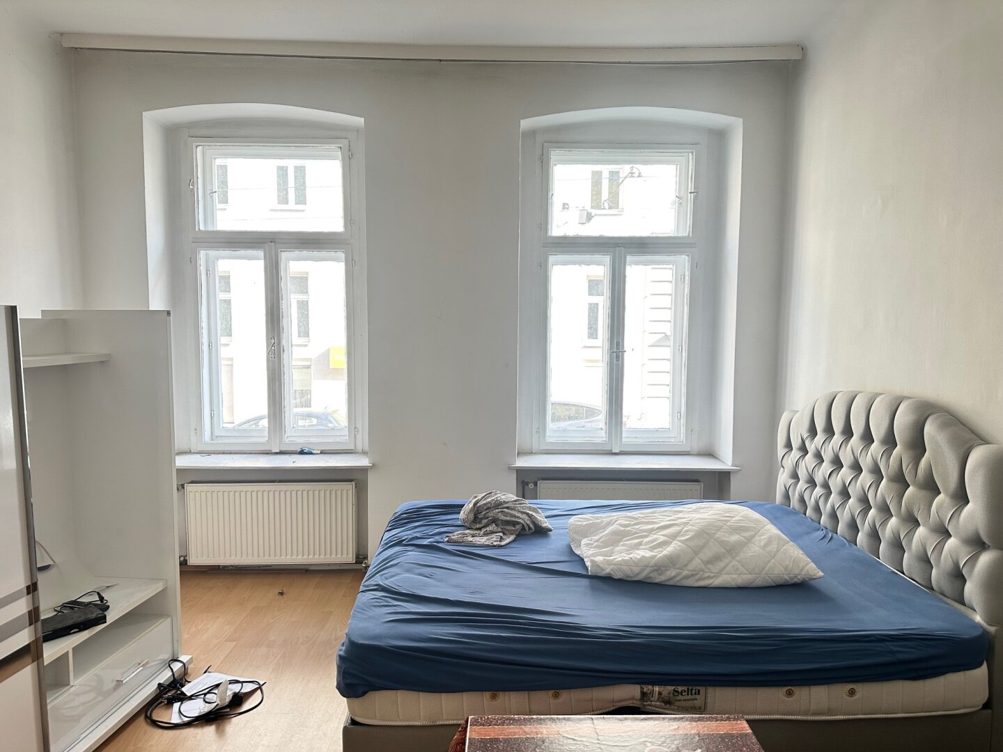 Freundliche Wohnung mit Gastherme - Zimmer - Kabinett - Gang WC gegenüber