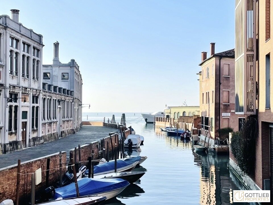 Zehn Minuten zum Markusplatz! Perfekte 2-Zimmer-Wohnung mit Gemeinschaftsterrasse und Garten in Giudecca