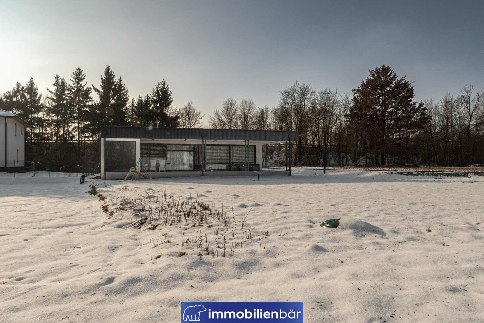 Großzügiger Design-Bungalow mit Terrasse & Garten