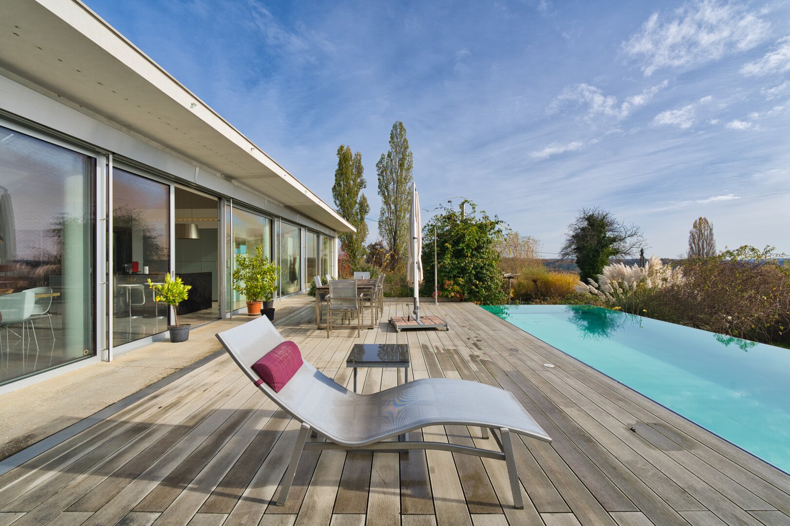 Ruhesitz mit Weitblick: Bungalow, Gästehaus & Natur pur