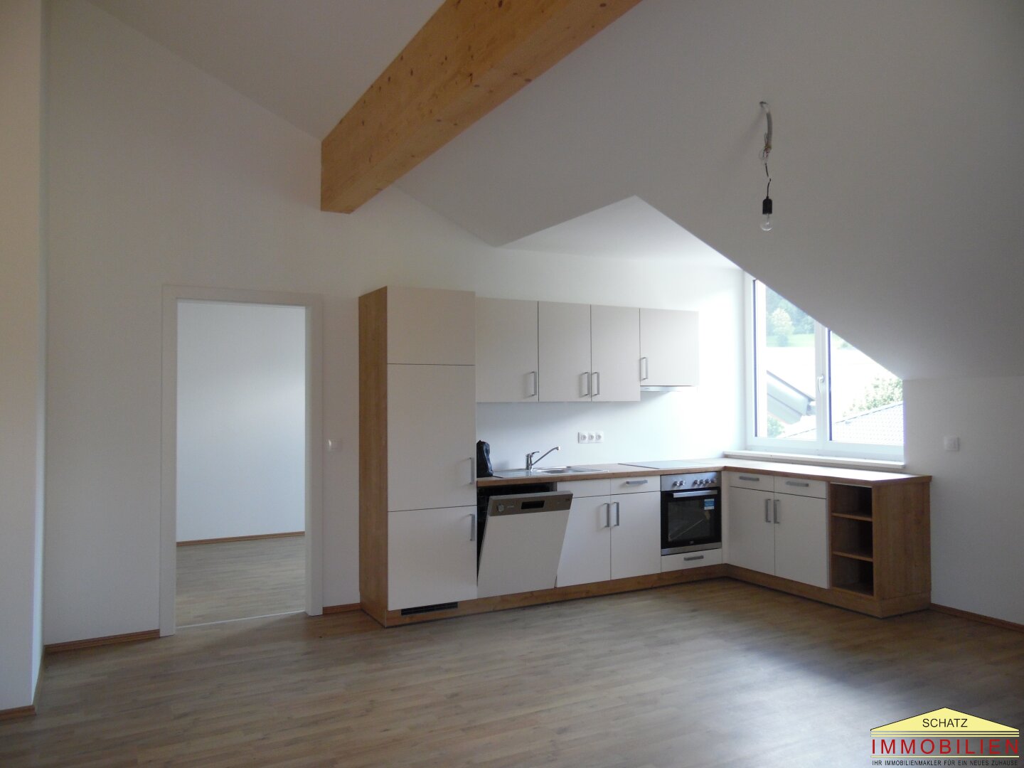 Traumhafte Dachgeschoßwohnung in Weissenbach: 3 Zimmer, Balkon & Top-Ausstattung!