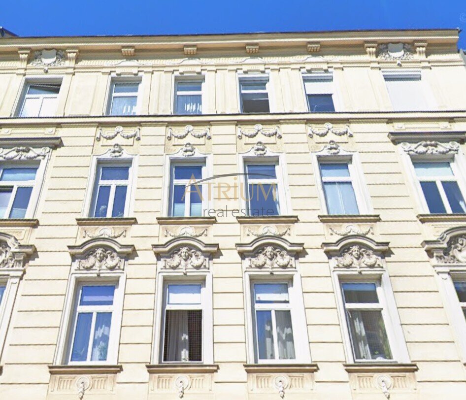 Dachgeschossrohling mit Potenzial: Genehmigt für 3 exklusive Maisonettes