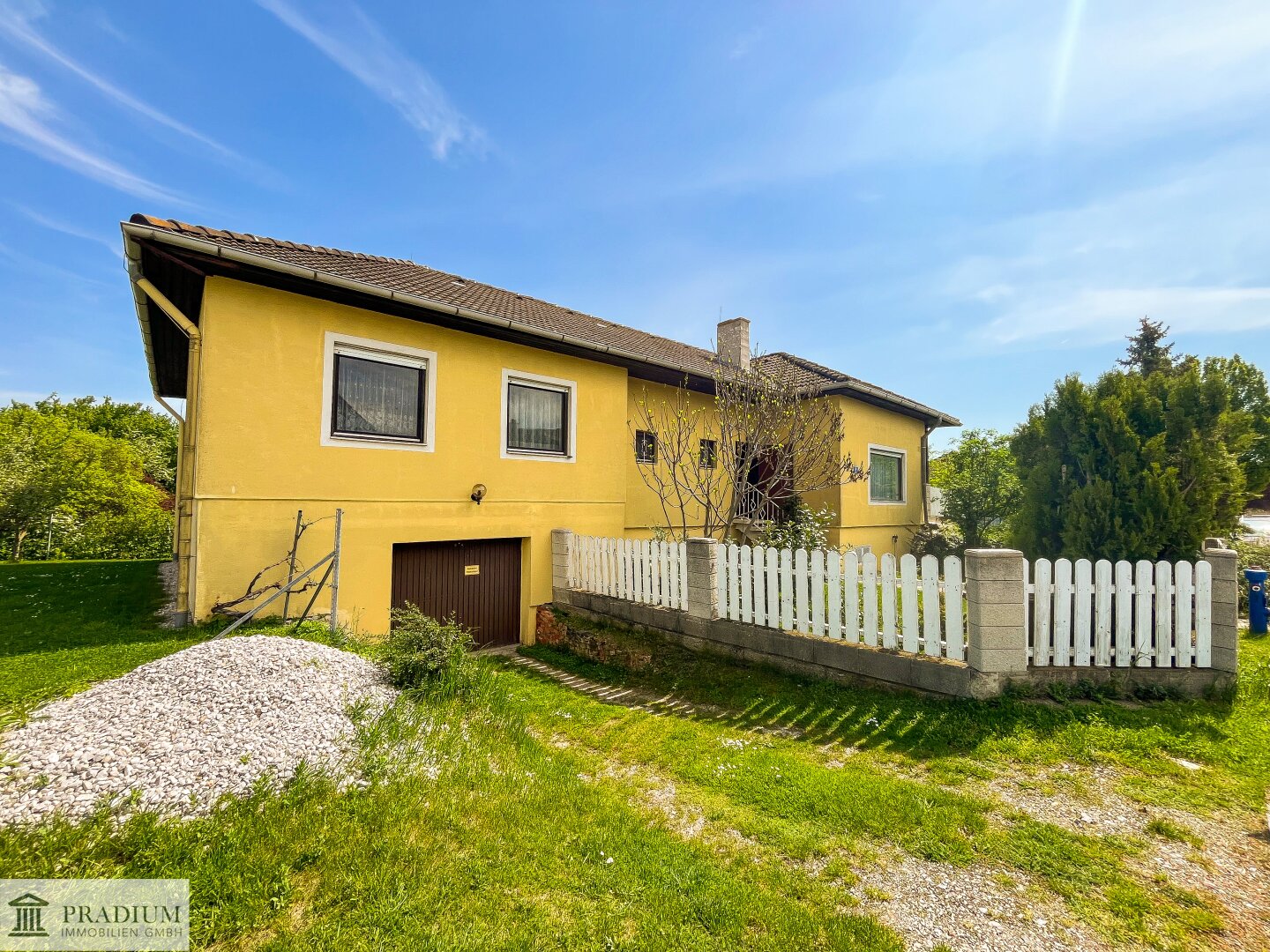 Charmanter Bungalow in Tattendorf – Wohnen in idyllischer Ruhelage