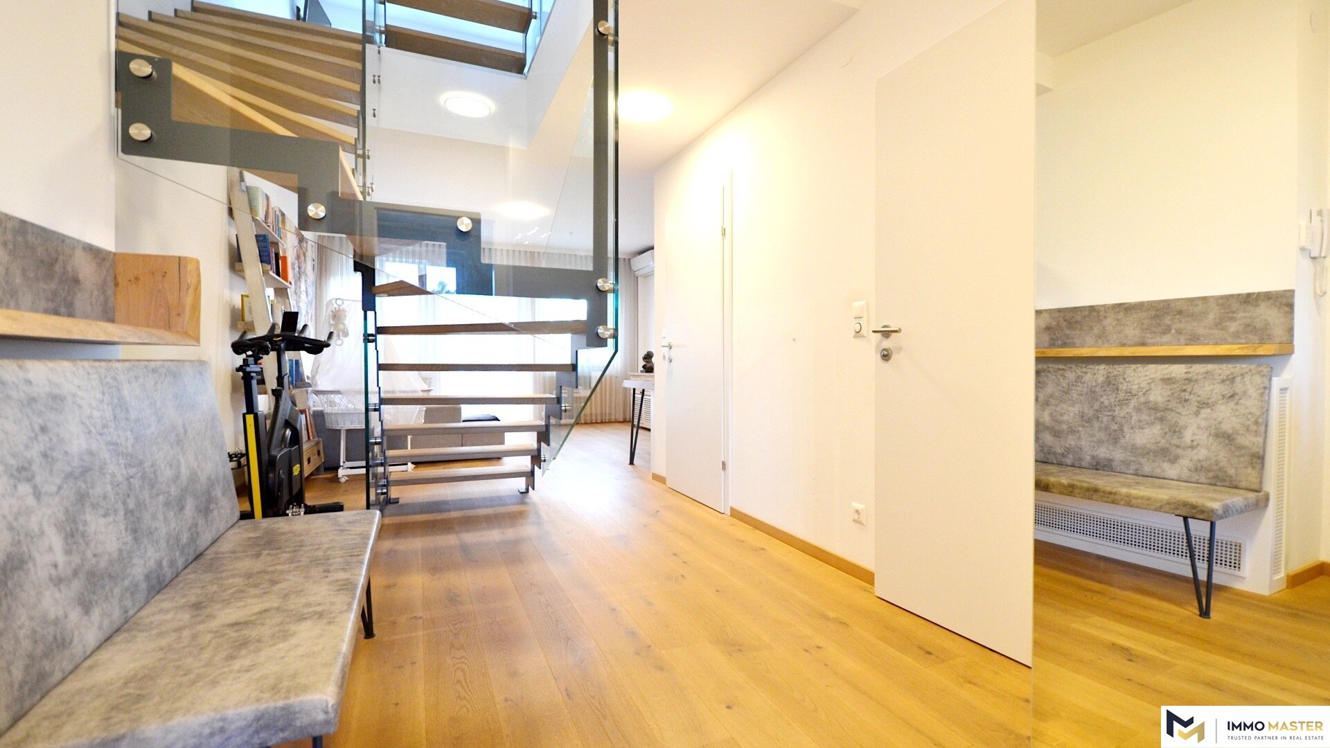 Vier-Zimmer Maisonette-Wohnung auf hohem Niveau mit Panorama-Dachterrasse