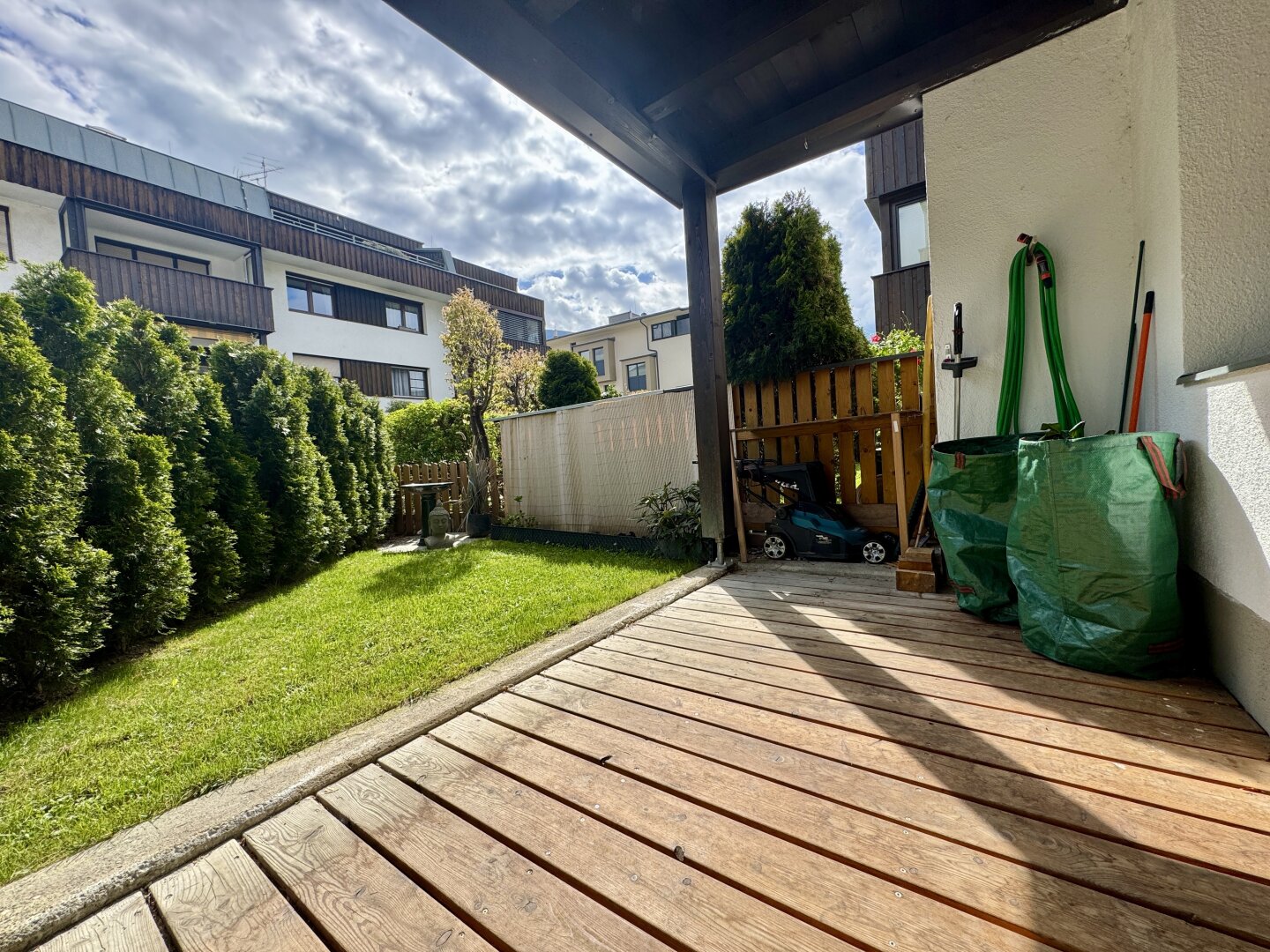 *hübsche 2 Zimmerwohnung mit Garten und Terrasse sowie Garage in schöner Lage!