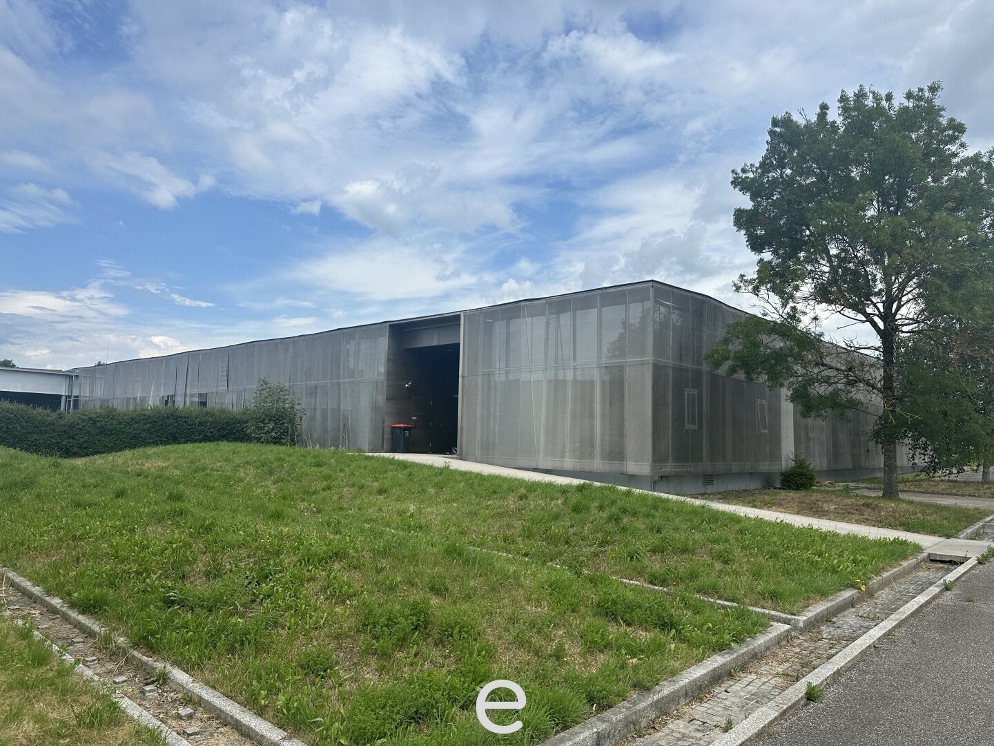 Großzügige Betriebsliegenschaft in Frankenburg am Hausruck zu vermieten!