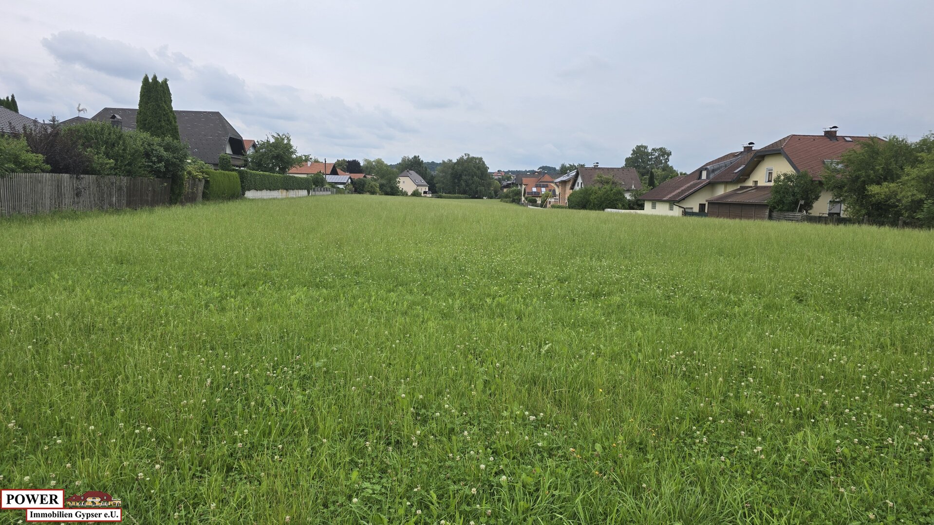 Großflächiges Baugrundstück für Wohnbau unweit von Salzburg !!!