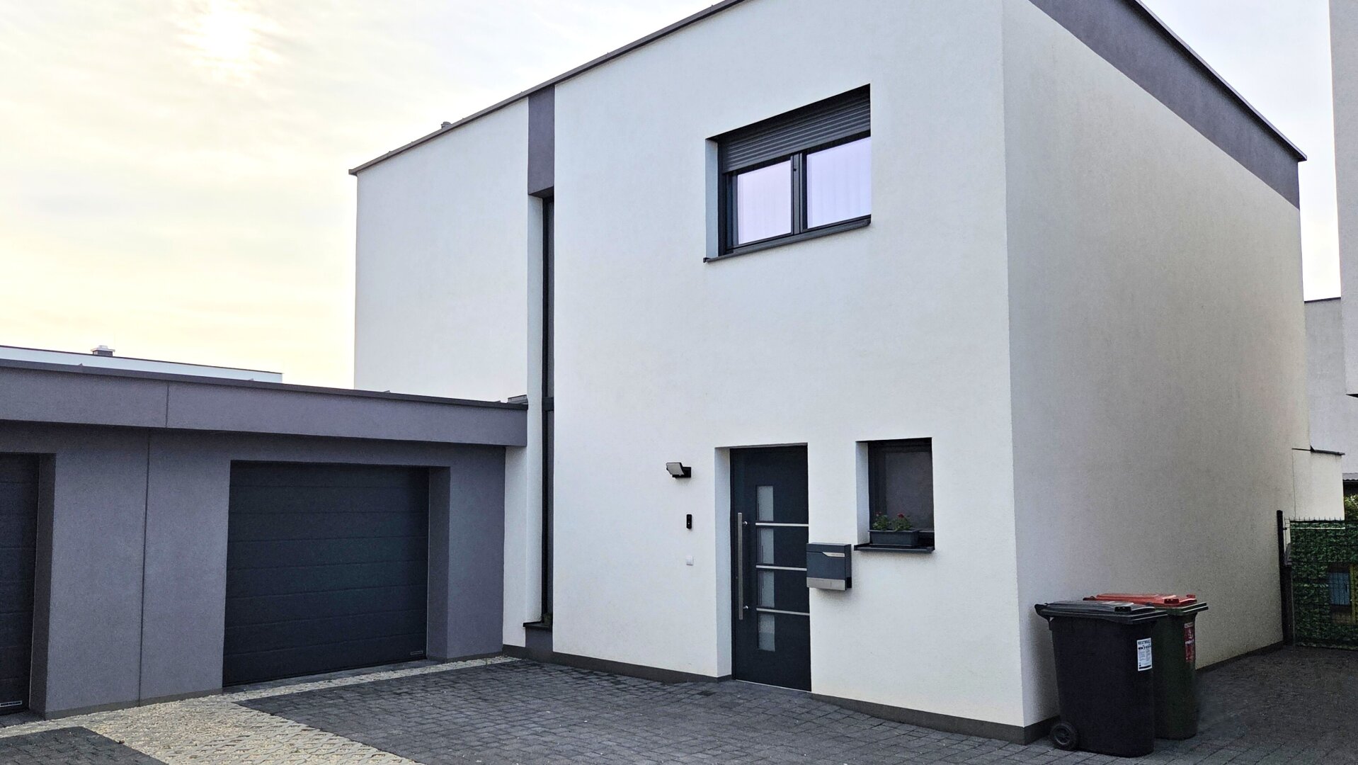 Einfamilienhaus mit XXL-Wohnzimmer mit Garten & Garage inklusive