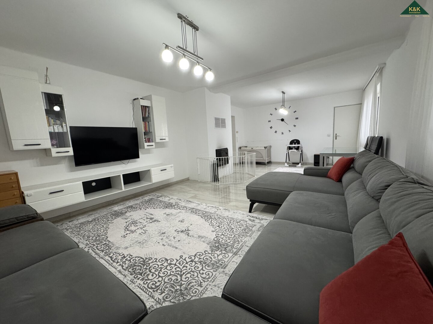 ZUSÄTZLICH VIEL PLATZ FÜR EIN 2. HAUS (noch 236 m² verbaubare Fläche)