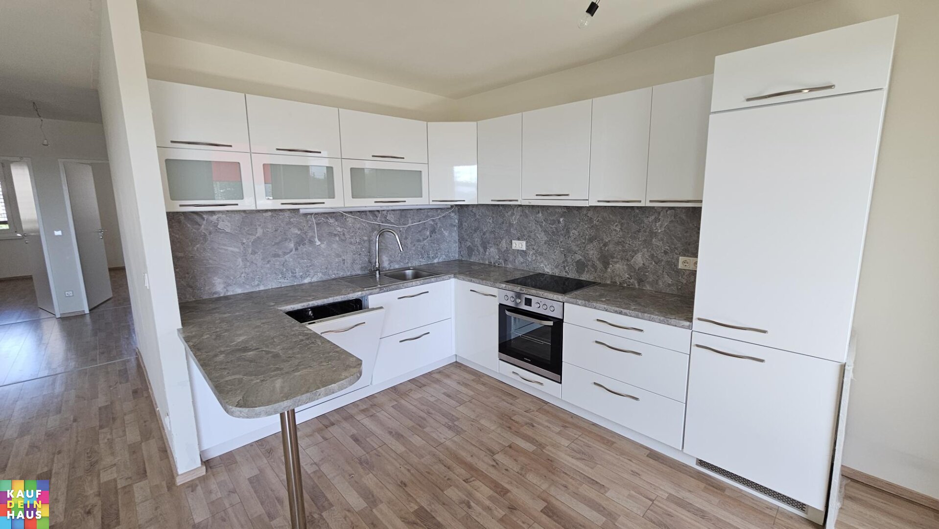 AKTION - 2 MONATE MIETFREI! 4 ZIMMERWOHNUNG MIT GROSSER LOGGIA!