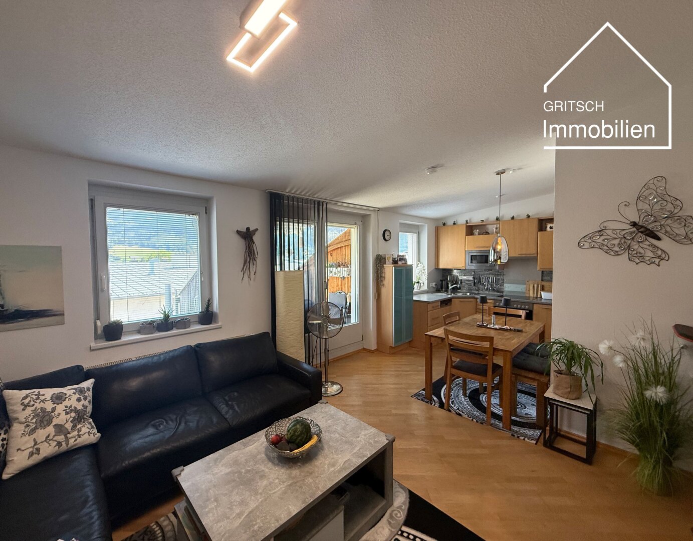 MILS - Charmante 3-Zimmer-Dachgeschosswohnung mit Panoramablick, Balkon & Tiefgaragenplatz