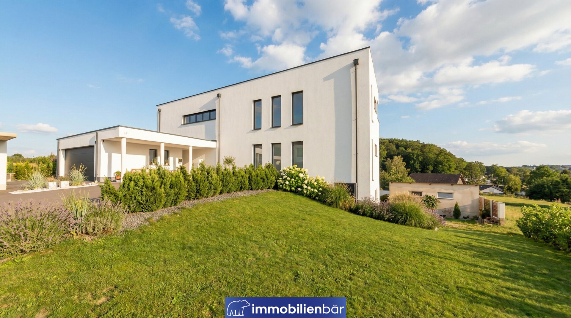 EINTRETEN UND WOHLFÜHLEN MIT AUSBLICK. DIE VILLA MARIE HEISST SIE HERZLICH WILLKOMMEN.