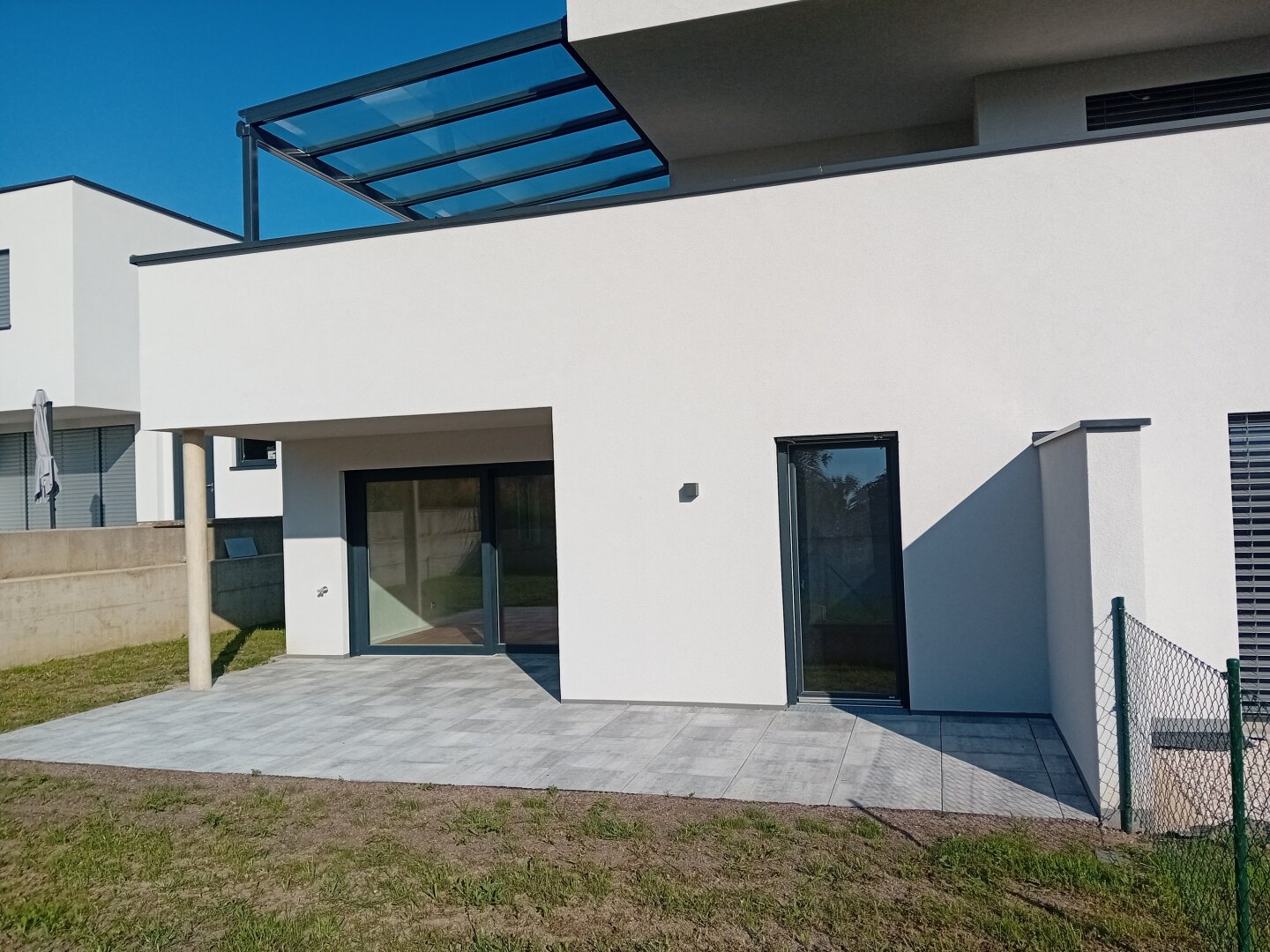 Erstbezug - perfekt aufgeteilte 3-Zimmer-Gartenwohnung mit Carport