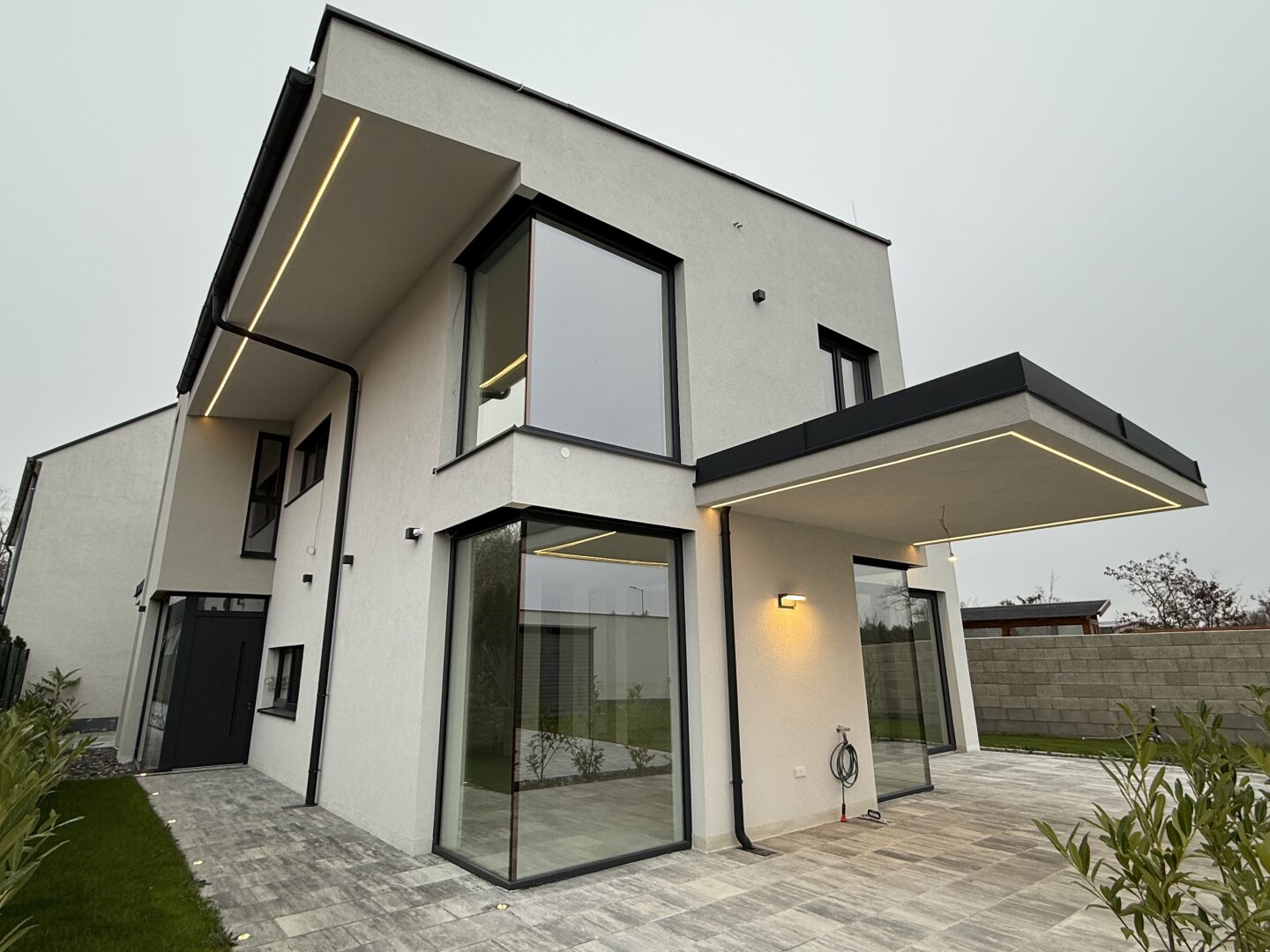 +NEU+ Ihr einmaliger Wohntraum wird Wirklichkeit – einzigartige Villa in Wöllersdorf zu kaufen!