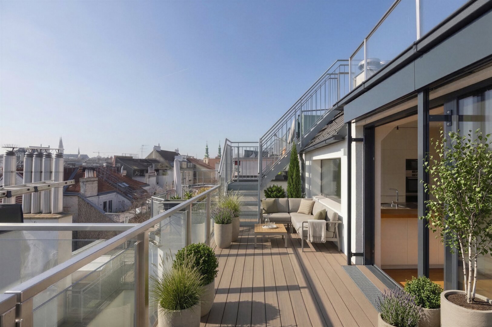 Luxuriöse Dachgeschoß-Maisonette mit 360° Grad Terrassenausblick im Servitenviertel