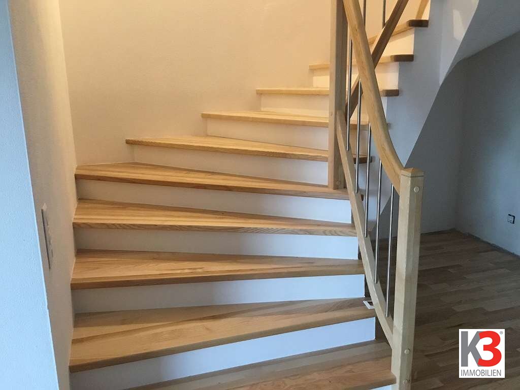 K3 - Einmalige Gelegenheit: MODERNE DOPPELHAUSHÄLFTE. Neubau im Erstbezug. Hochwertige und elegante Ausführung. Carport. Unverbaubarer Fernblick nach Süden.