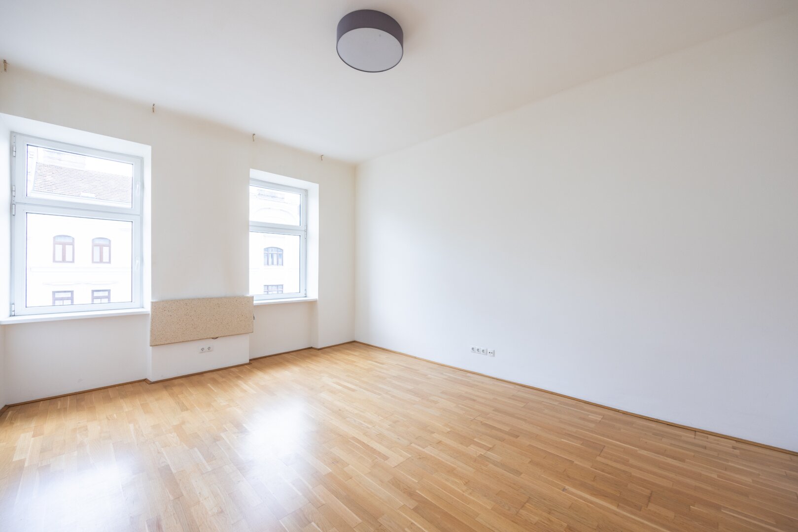 Charmante Garçonnière 28m², 3. Etage, Aufzug, Parkett, U3 Johnstraße. – 120.000 € in 1150 Wien!