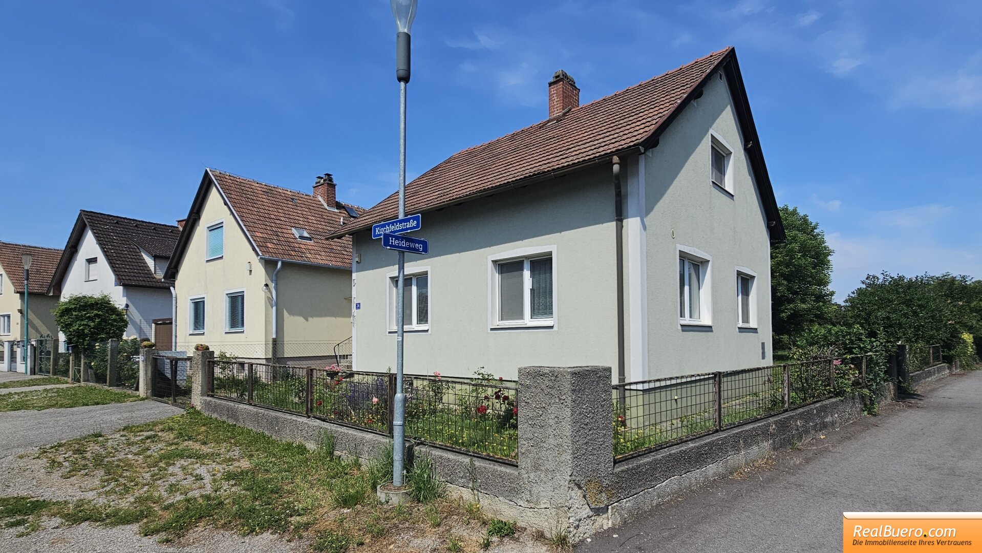 EINFAMILIENHAUS MIT KFZ STELLPLATZ UND GARTEN