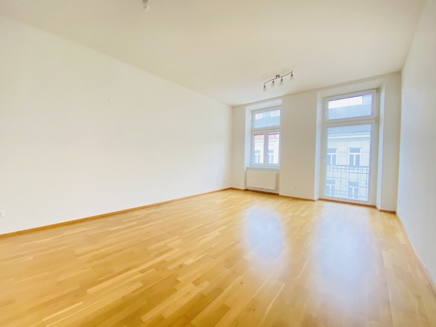 Zentrumsnahe 2-Zimmer Altbauwohnung + Balkon