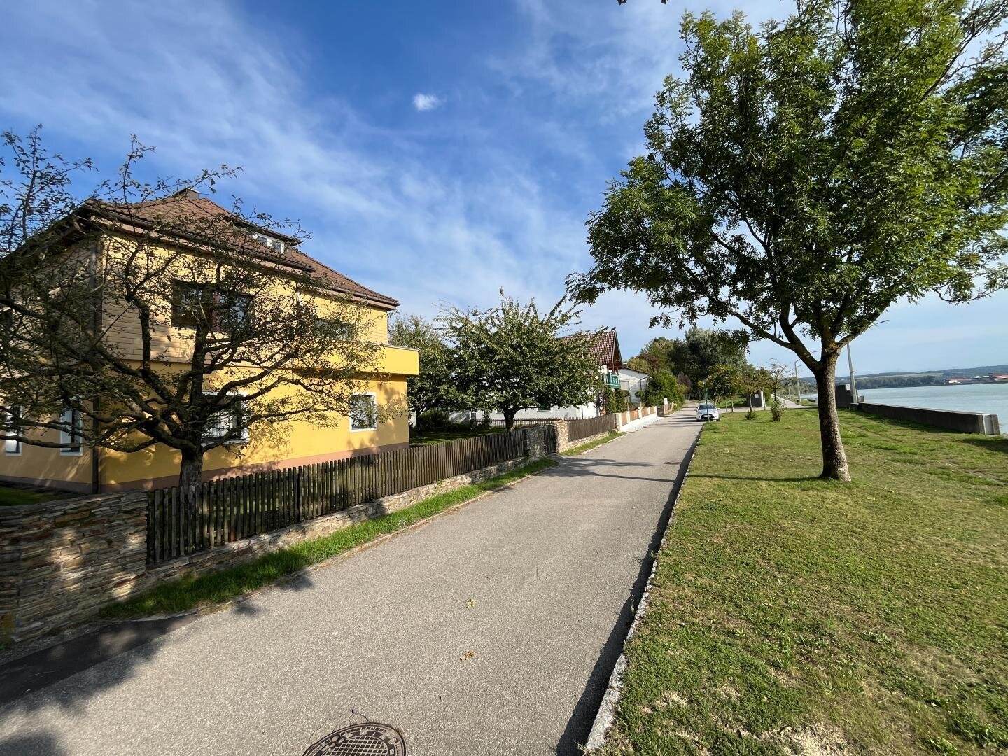 TELL US YOUR PRICE! Idyllisches Haus mit 2 Wohneinheiten im Dornröschenschlaf in einzigartiger Lage an der Donau Persenbeug Zentrum