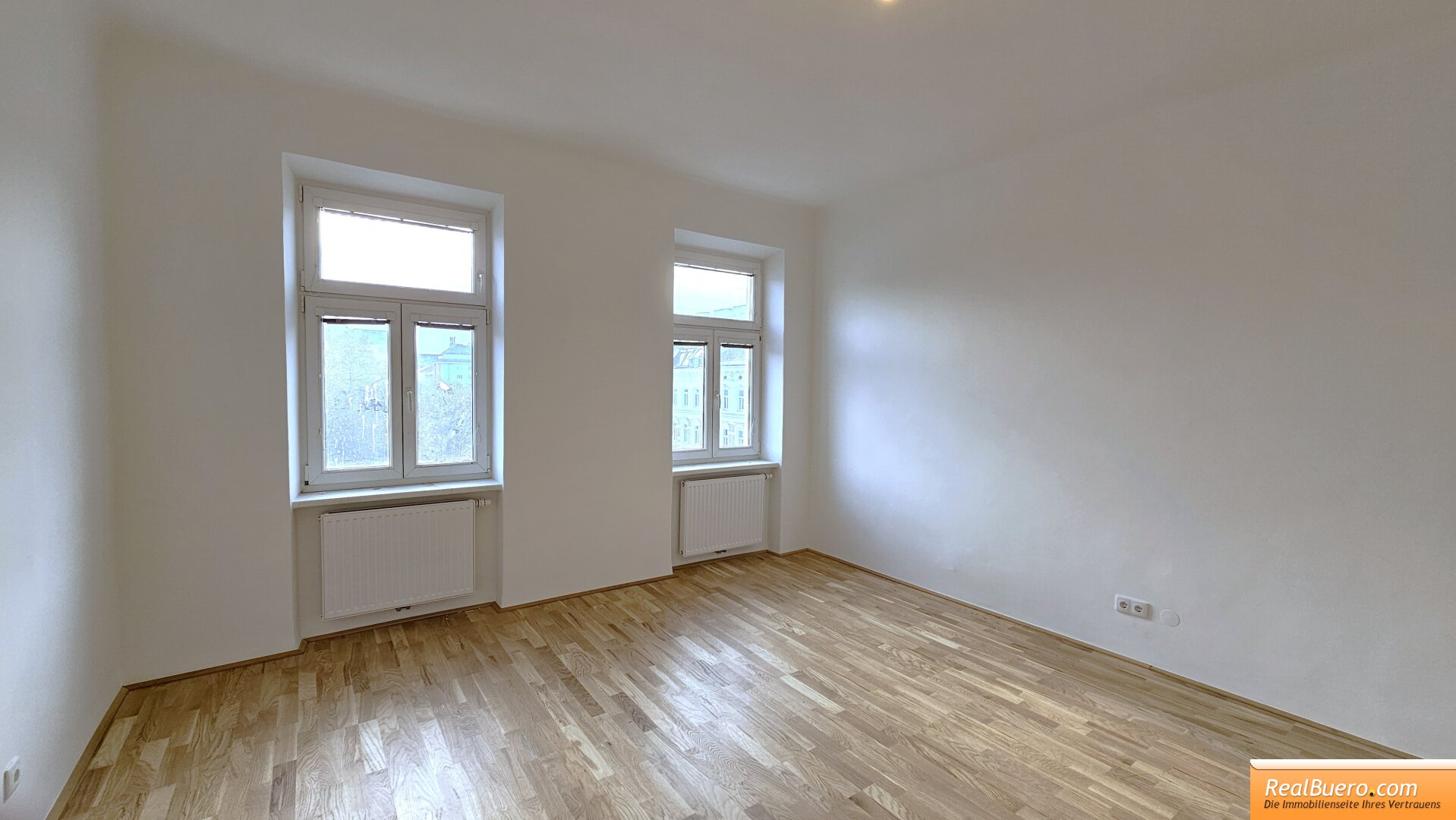 SANIERTE UNBEFRISTETE HELLE ALTBAUWOHNUNG IN DER GUDRUNSTRASSE