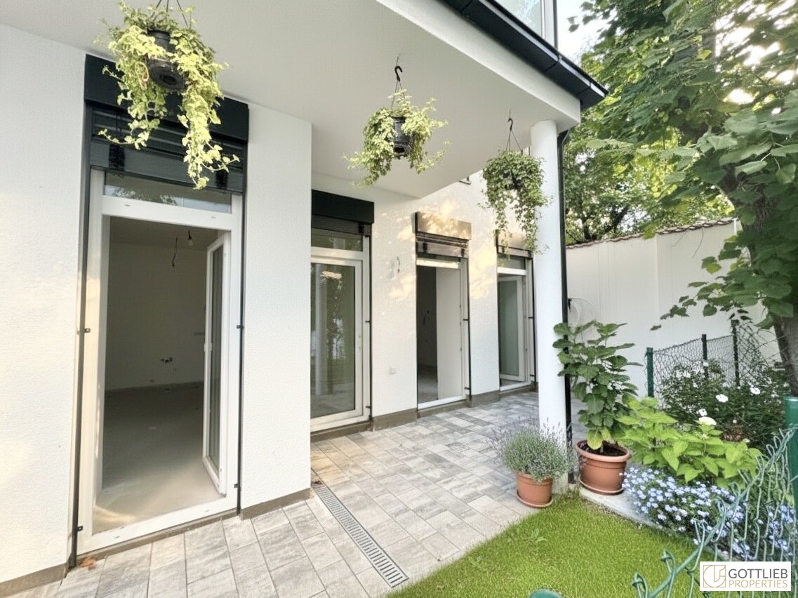 Erstbezug in U-Bahn-Nähe! Liebevoll generalsanierte 2-Zimmer-Wohnung / Büro mit Eigengarten und Terrasse