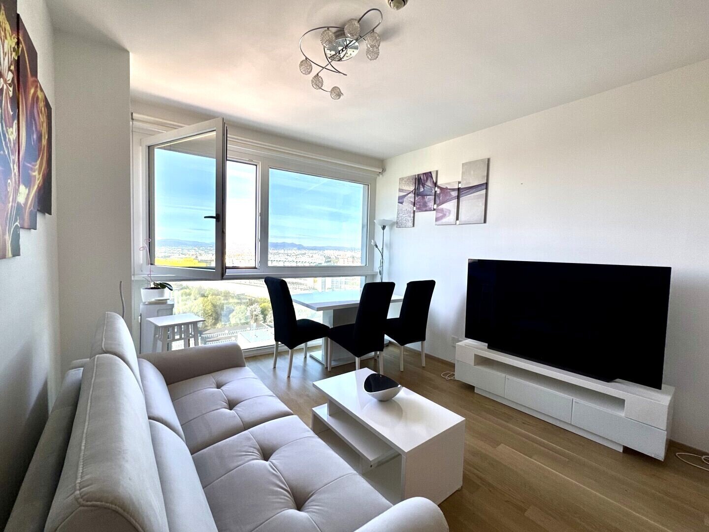 Stylische 2-Zimmer Neubauwohnung im „MySky“ – spektakulärer Fernblick über Wien | Spa, Fitness & Wellness | vollmöbliert & sofort bezugsfertig