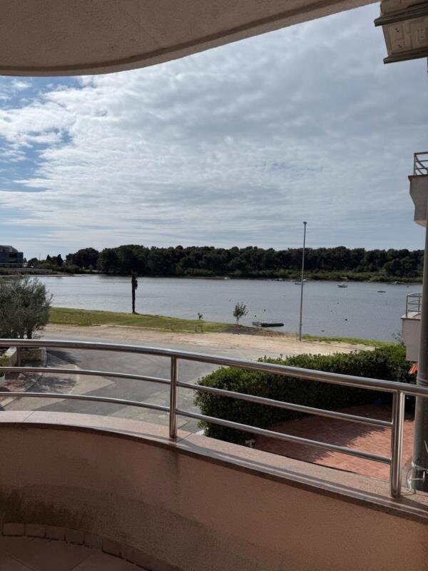 Exklusives Apartment in Medulin – Erste Reihe zum Meer