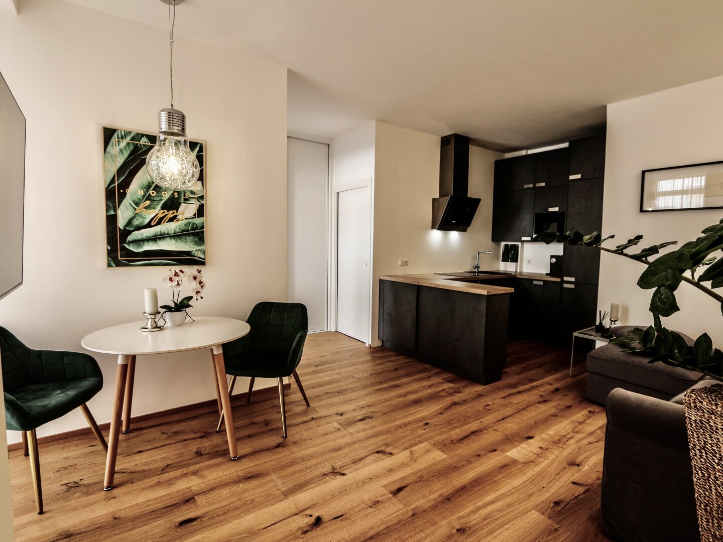 Hideaway im Innenhof - Großartiges, vollmöbliertes Büro in klassischem Gründerzeithaus in U-Bahn-Nähe