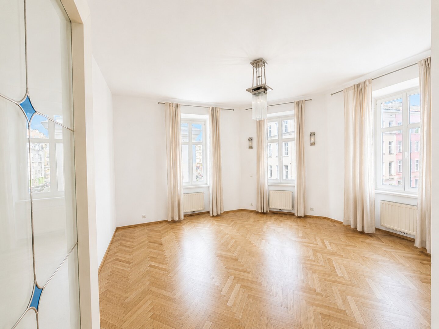 1180 Wien - Helle 2-Zimmer Altbauwohnung mit Fischgrätparkett & Glasoberlichte in zentraler Lage