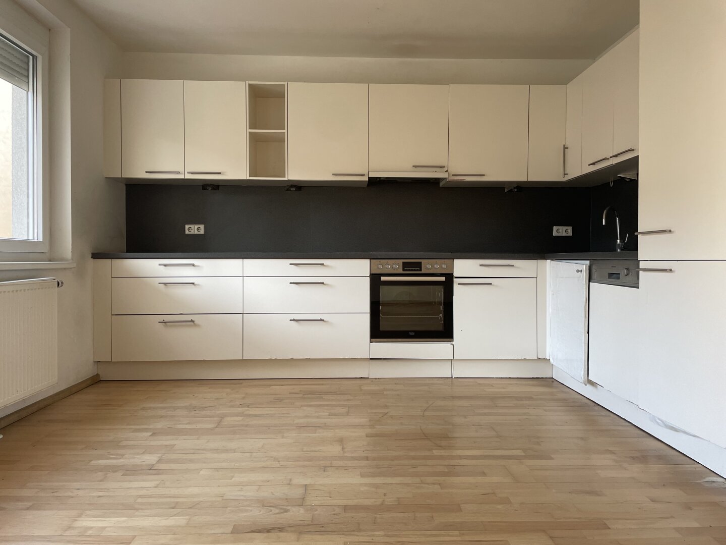 Renovierungsbedürftige Etagenwohnung zzgl. 8,25 m² Balkon am Handelskai!