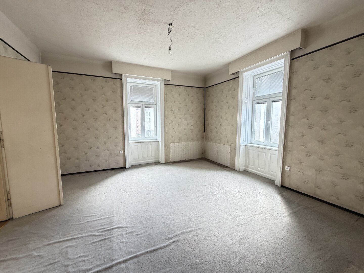 Sanierungsbedürftige 3,5 Zimmer-Wohnung im 2. Liftstock – viel Potenzial in gefragter Lage des 2. Bezirks