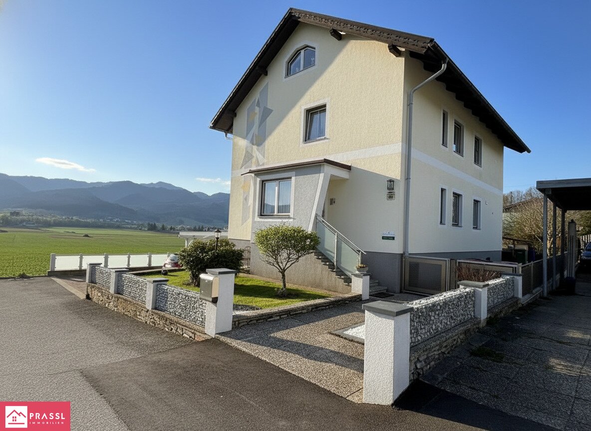 Modernisiertes Zweifamilienhaus in Mürzhofen in Aussichtslage mit Garten, Garagen, Terrasse und Pool!