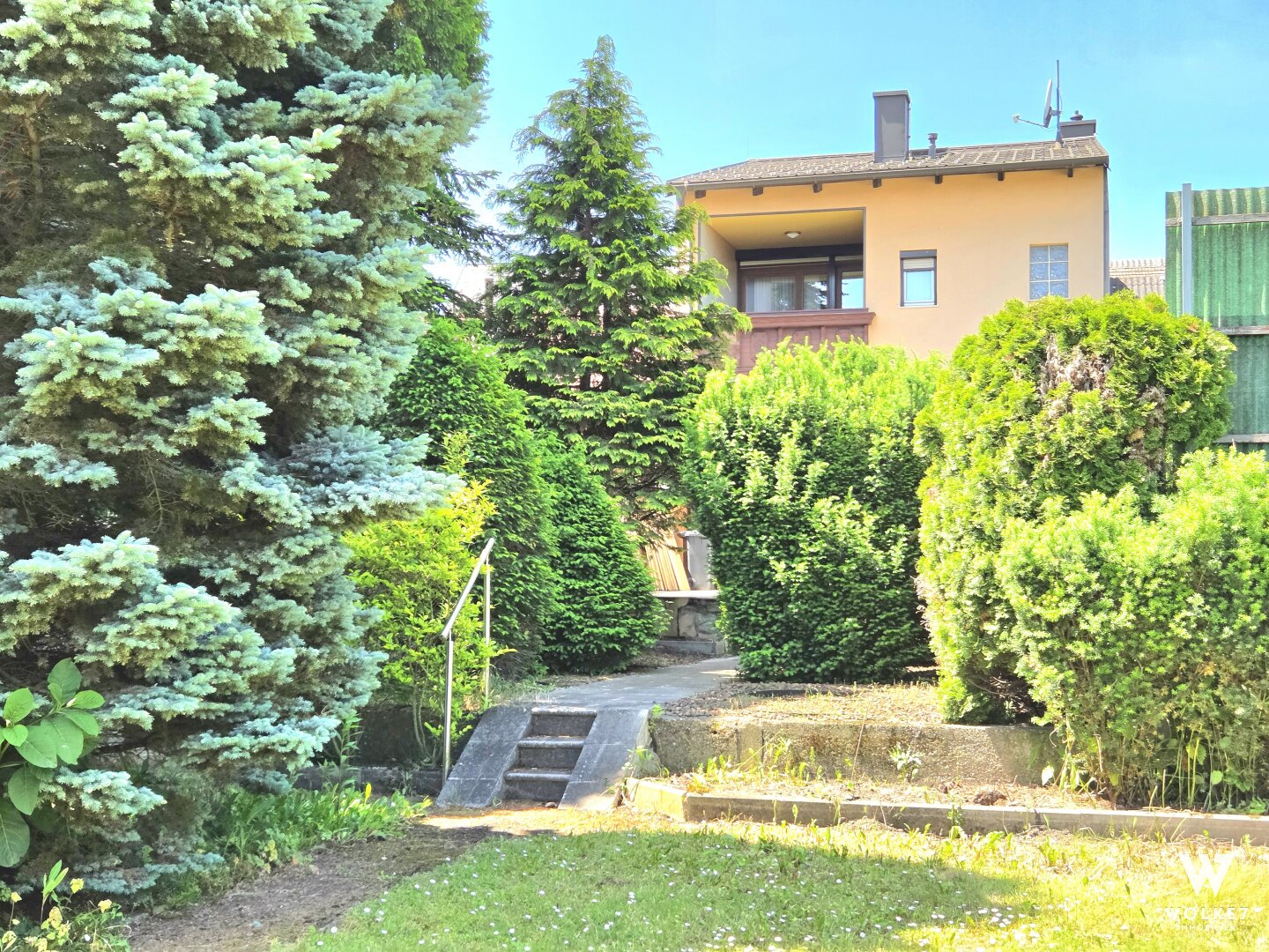 Haus mit viel Potenzial in Stockerau | Wunderschöner Garten | Loggia | Keller | Saniertes Dach