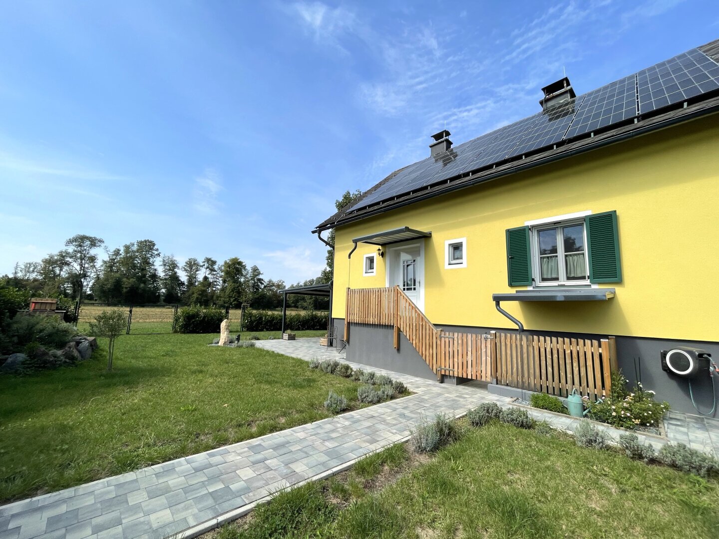 Leben, wo andere Urlaub machen – Wunderschönes, top saniertes Haus  in sonniger Ruhelage!