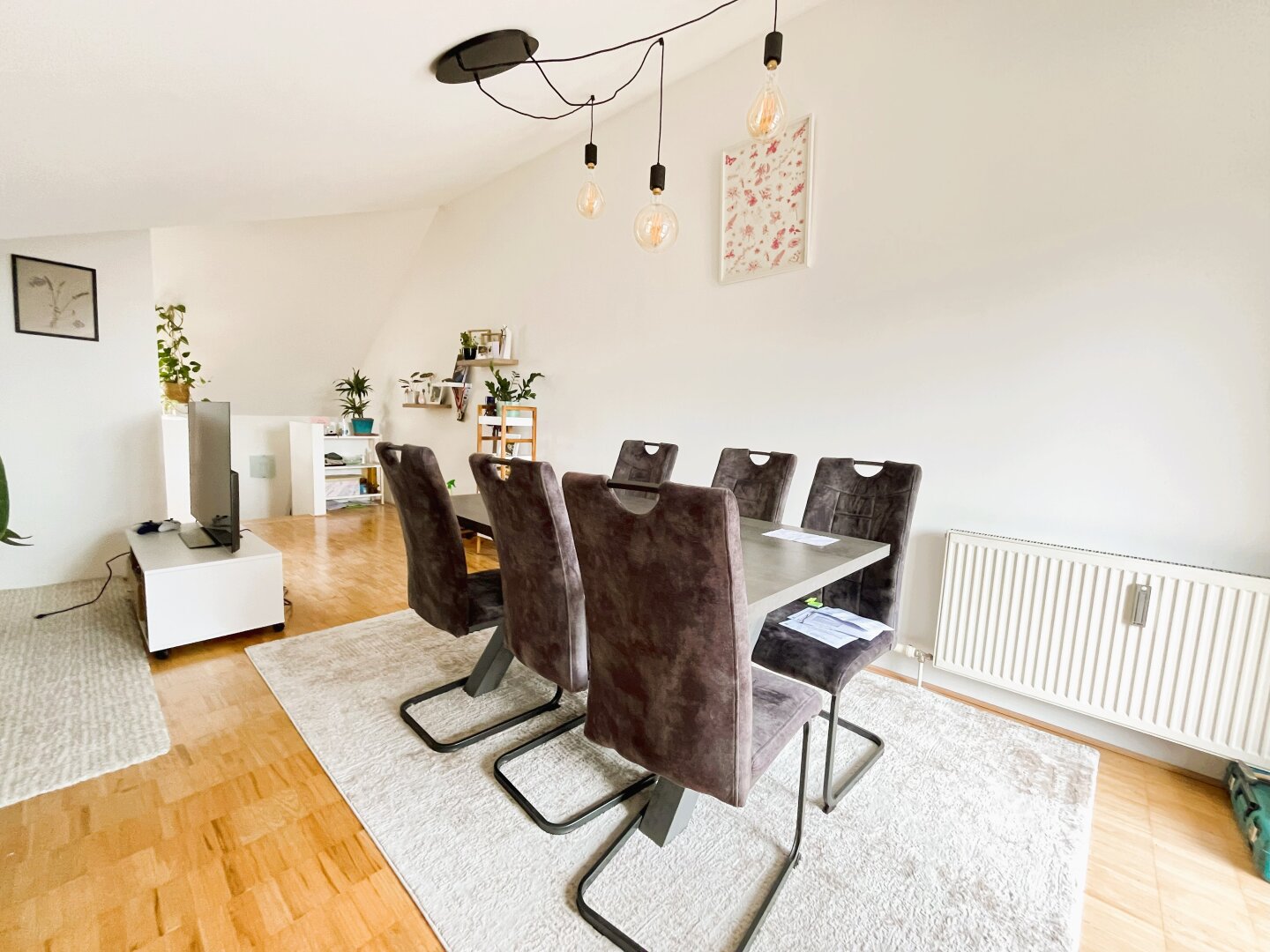 2-Zimmer-Dachgeschosswohnung mit Schlossbergblick