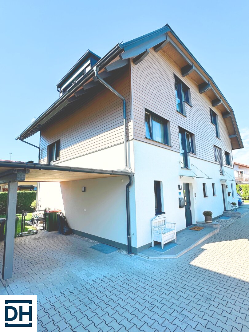 Moderne 6 Zimmer Doppelhaushälfte - Garten und Carport