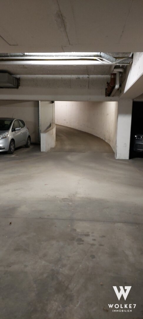 1 Tiefgaragenplatz nur 2 Fußminuten (100 Meter) von U4 Station Ober St. Veit.