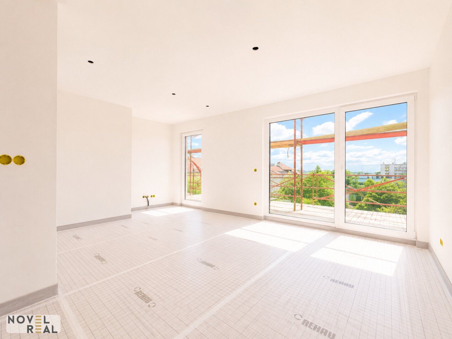 NEU | Exklusive Preisaktion bis 30.06 | Großzügige DG-Wohnung mit zwei Balkonen und Parkblick! | Bestlage Schlingermarkt / SCN