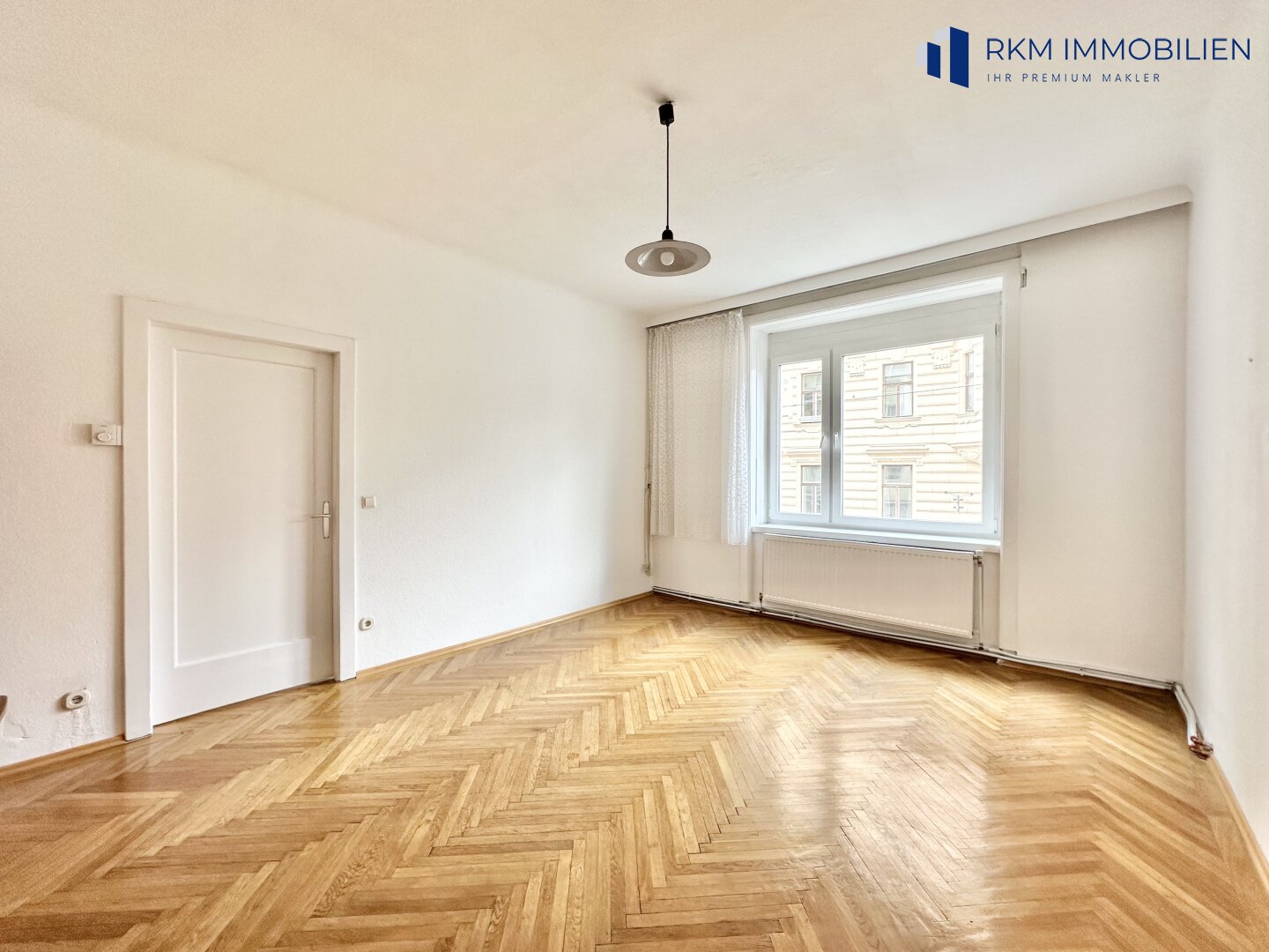 Wohnkomfort in zentraler Lage: Helle 2-Zimmer-Wohnung mit Loggia