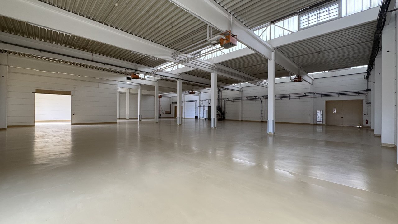 Produktions- & Lagerhalle | 3.057 m² | PV-Anlage 43 kWp | 6,35 m Hallenhöhe | S33-Anbindung — St. Pölten
