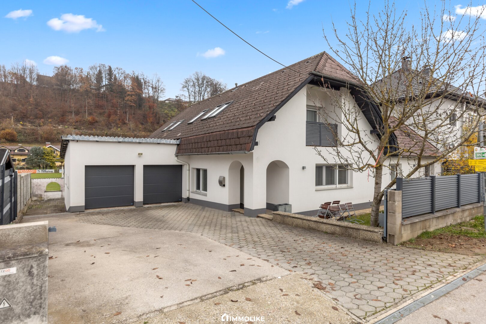 Großzügiges Ein- bis Zweifamilienhaus mit Doppelgarage, Garten & vielseitigem Raumangebot in Laakirchen